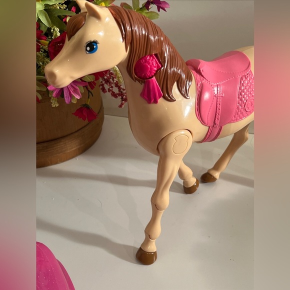 A Lot Of 2 Barbie Items 2014 mattel battery operated  horse 2013 Barbie Pink Car - Picture 9 of 15